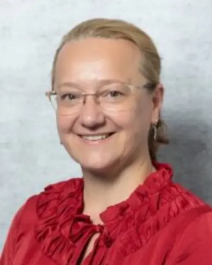 Mgr. Nora Brencusová